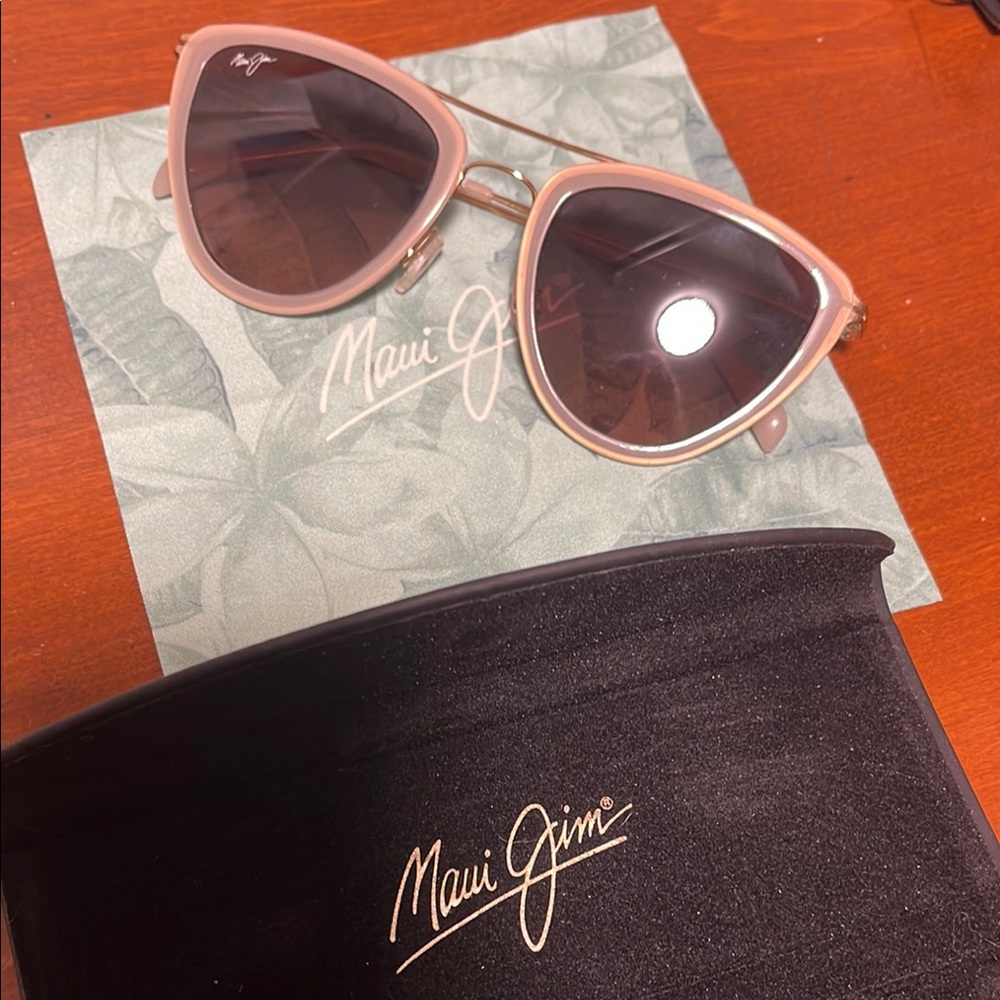 Maui Jim Women's Rose Gold Sunglasses - Perfect condition!